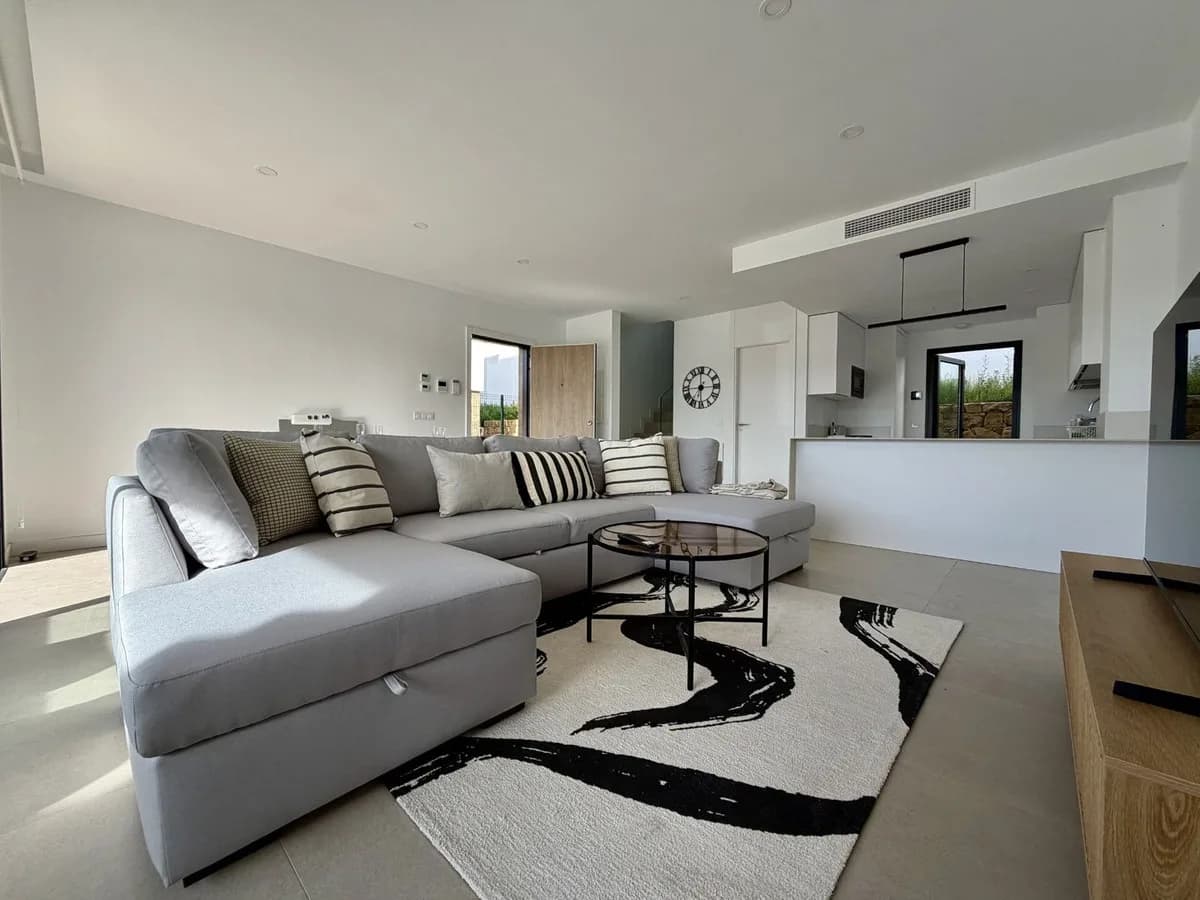 3 Bedroom Semi-Detached House for Sale in Atalaya, Málaga - Image 6