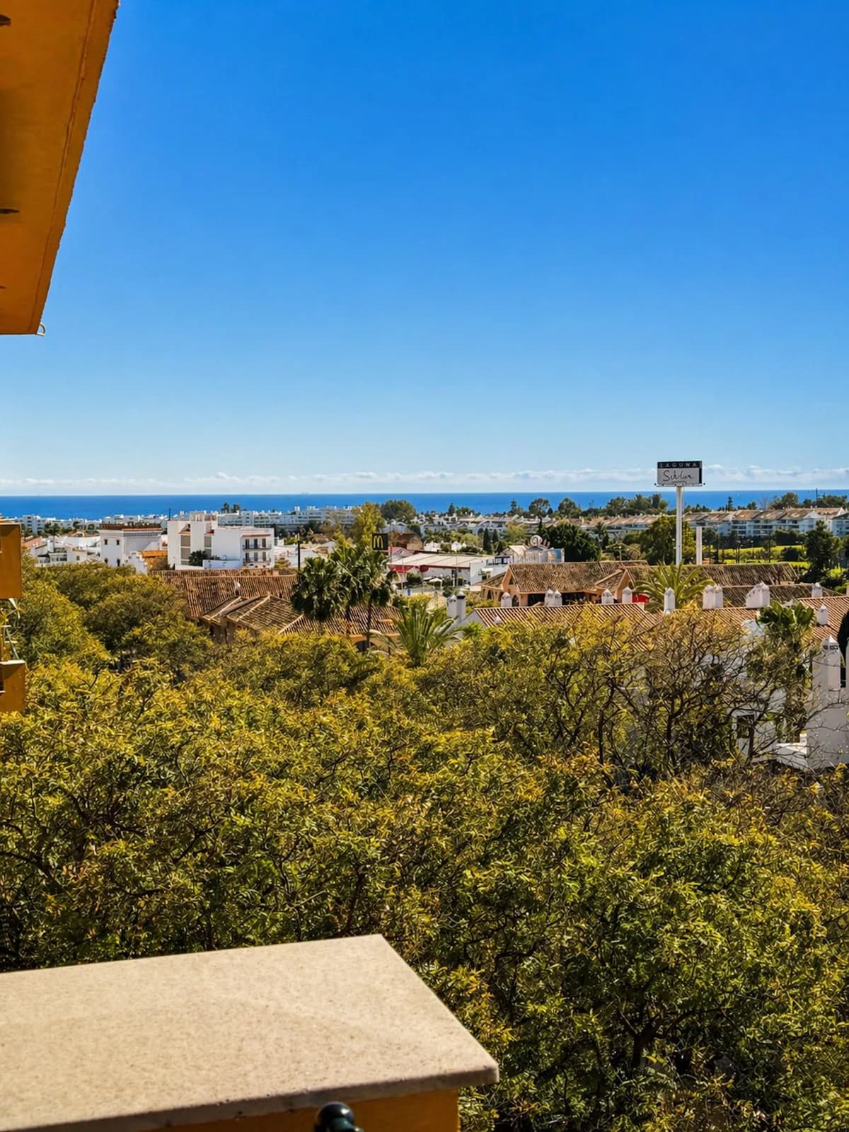 3 Bedroom Middle Floor Apartment for Sale in San Pedro de Alcántara, Málaga - Image 8