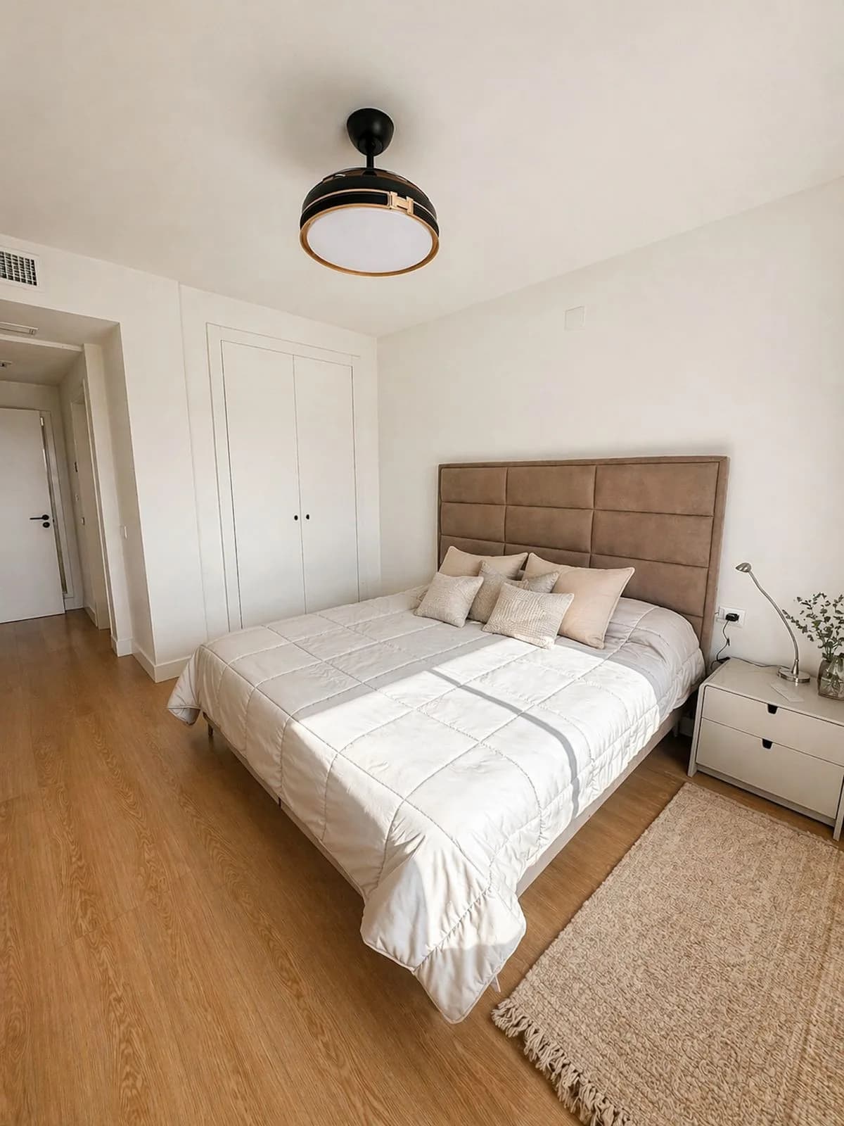 3 Bedroom Middle Floor Apartment for Sale in San Pedro de Alcántara, Málaga - Image 9