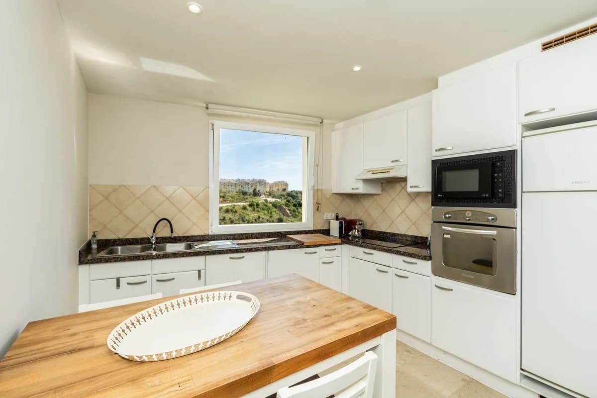 2 Bedroom Ground Floor Apartment for Sale in Miraflores, Málaga - Image 3