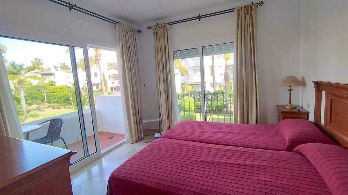 3 Bedroom Middle Floor Apartment for Sale in Costalita, Málaga - Image 8