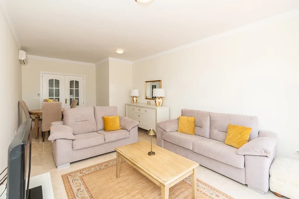2 Bedroom Middle Floor Apartment for Sale in Marbella, Málaga - Image 6