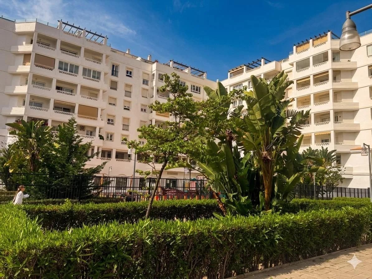 4 Bedroom Penthouse for Sale in Marbella, Málaga - Image 3
