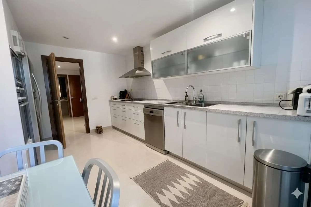 4 Bedroom Penthouse for Sale in Marbella, Málaga - Image 5
