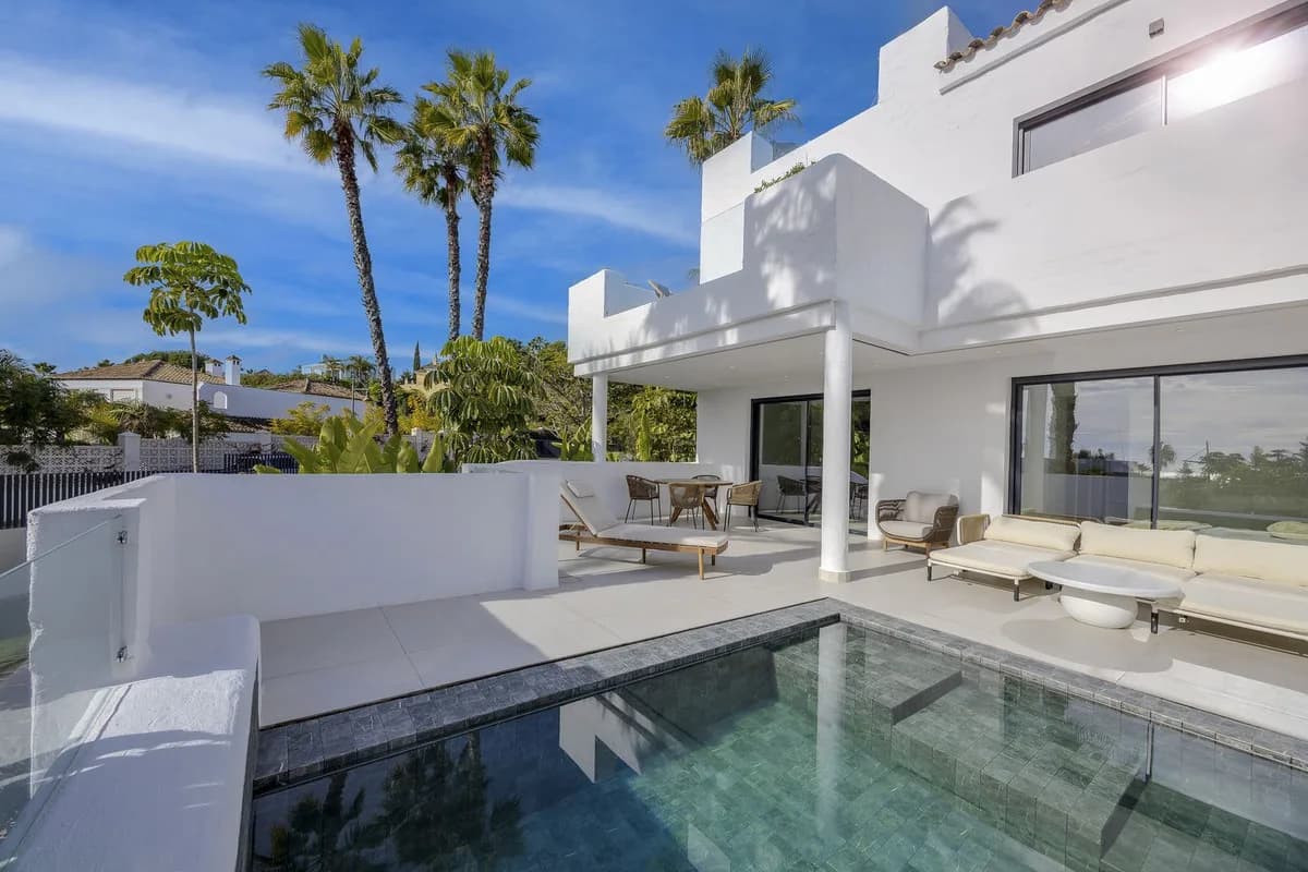 4 Bedroom Duplex for Sale in El Paraiso, Málaga