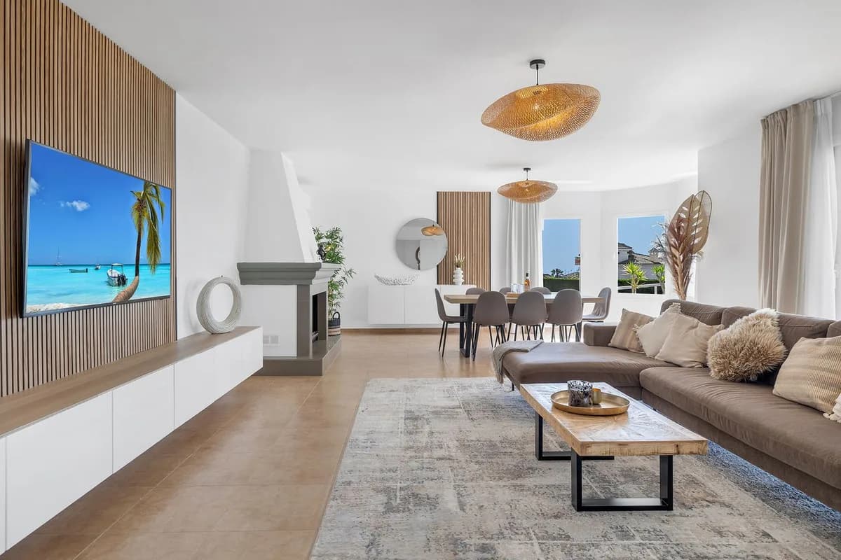 6 Bedroom Detached Villa for Sale in Estepona, Málaga - Image 4