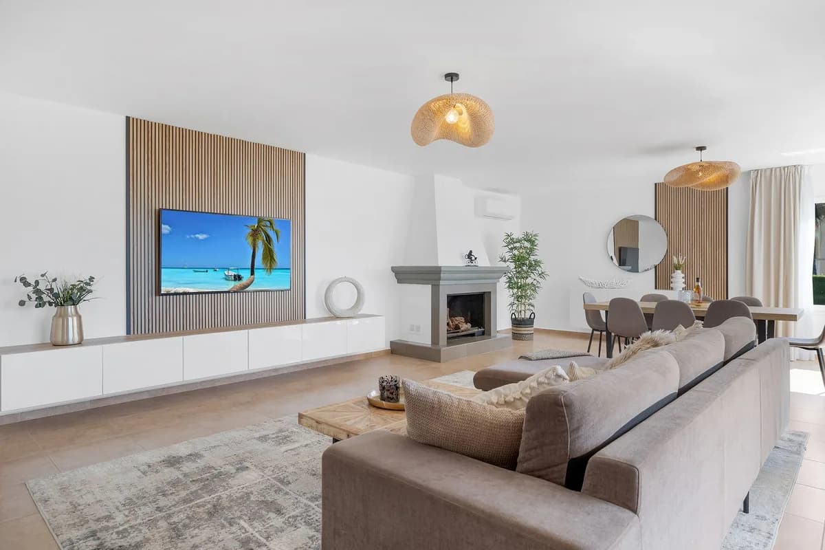 6 Bedroom Detached Villa for Sale in Estepona, Málaga - Image 9