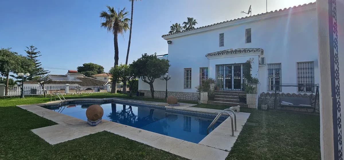 6 Bedroom Detached Villa for Sale in Benalmadena Costa, Málaga - Image 5