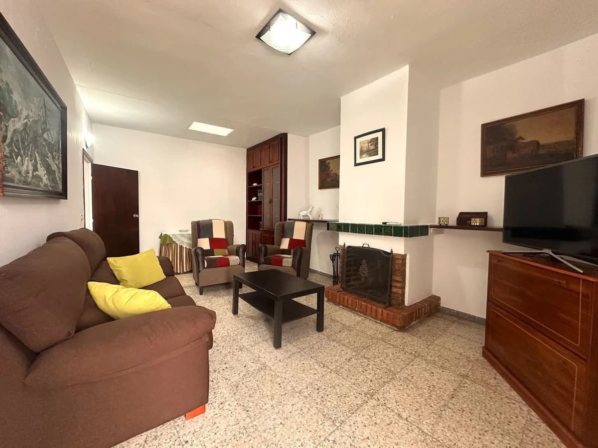 2 Bedroom Ground Floor Apartment for Sale in Guadiaro, Cádiz - Image 2