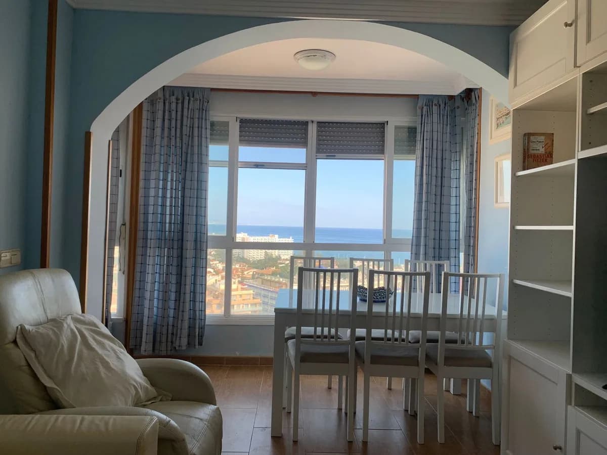 2 Bedroom Middle Floor Studio for Sale in Benalmadena, Málaga - Image 4