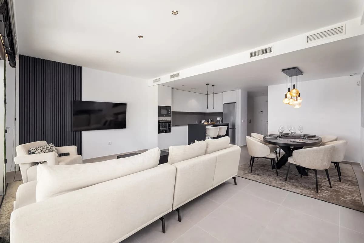 3 Bedroom Ground Floor Apartment for Sale in Cancelada, Málaga - Image 7
