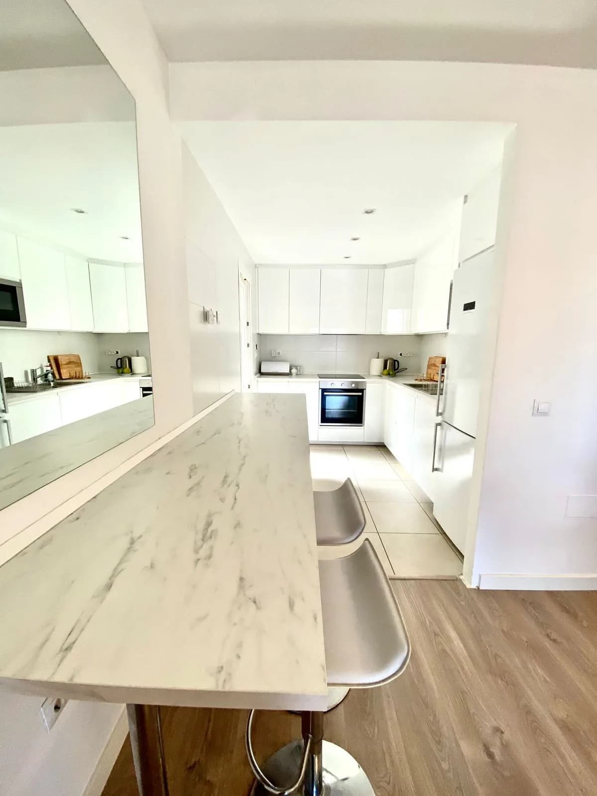 3 Bedroom Top Floor Apartment for Sale in Nueva Andalucía, Málaga - Image 9