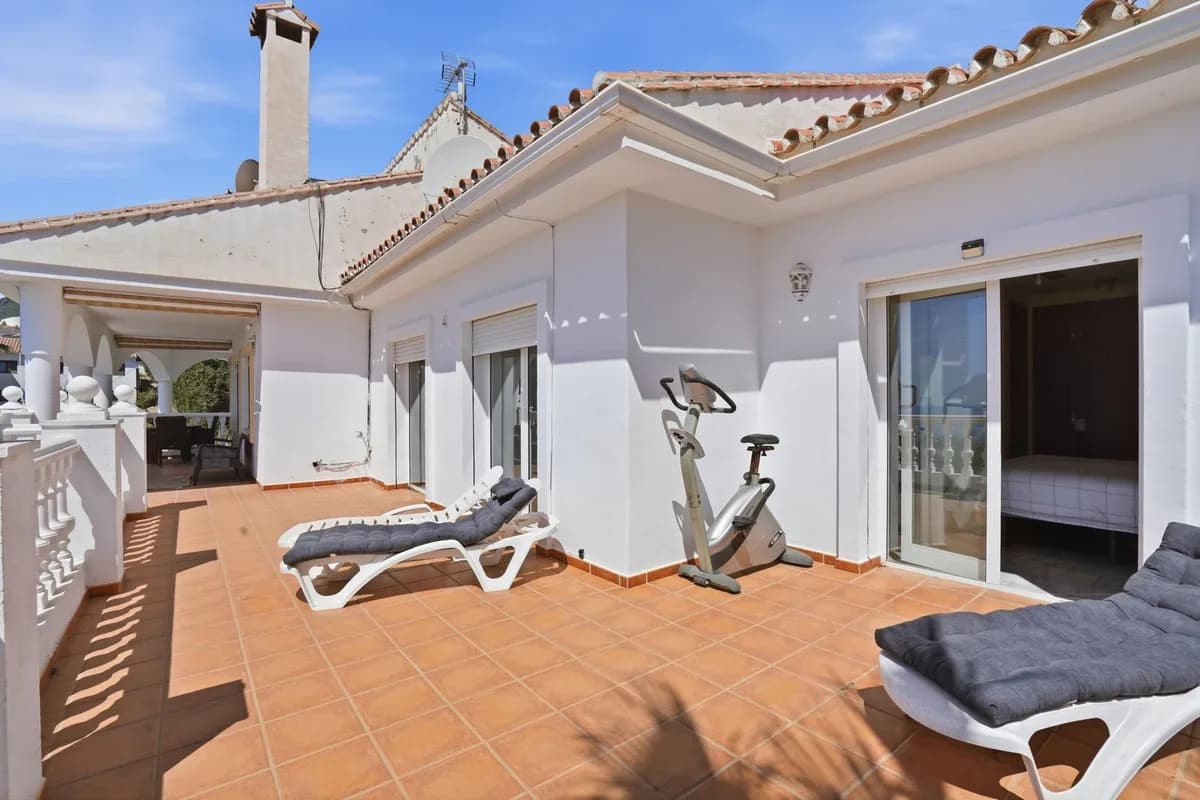 6 Bedroom Detached Villa for Sale in Benalmadena, Málaga - Image 7