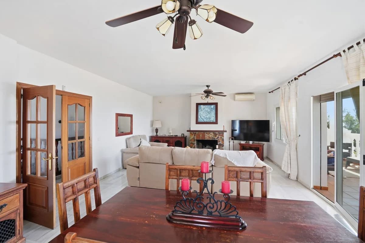 6 Bedroom Detached Villa for Sale in Benalmadena, Málaga - Image 9
