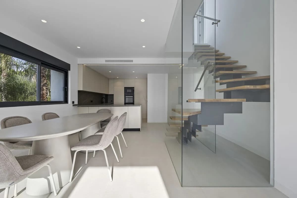 3 Bedroom Penthouse Duplex for Sale in El Paraiso, Málaga - Image 2