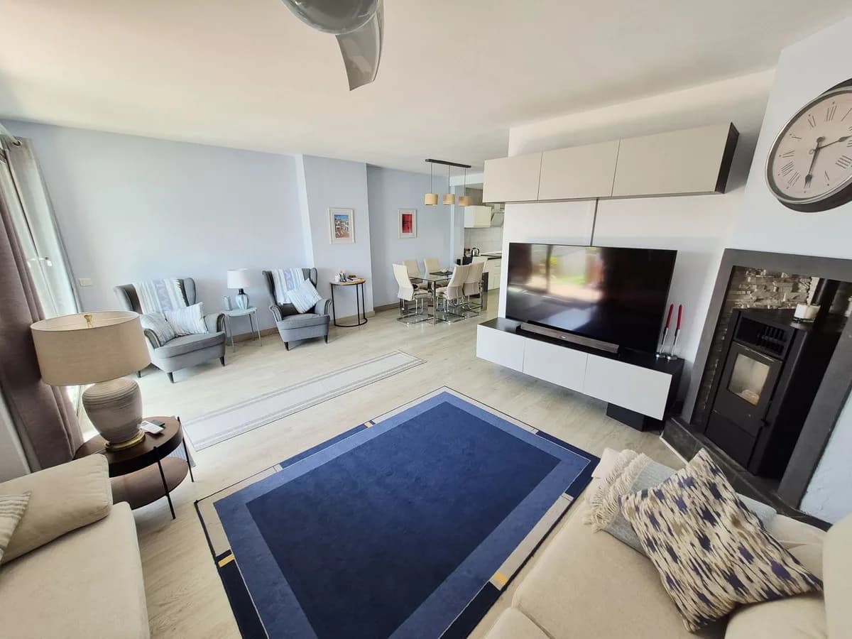 3 Bedroom Semi-Detached House for Sale in La Cala de Mijas, Málaga - Image 4