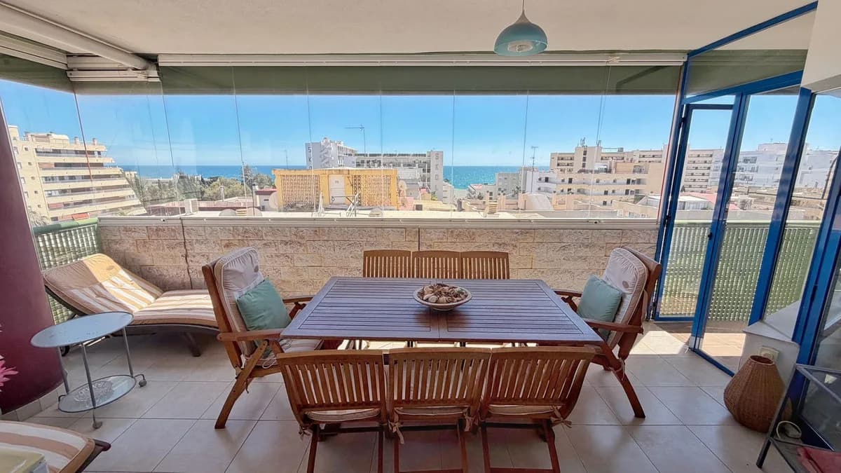 4 Bedroom Middle Floor Apartment for Sale in Marbella, Málaga - Image 9