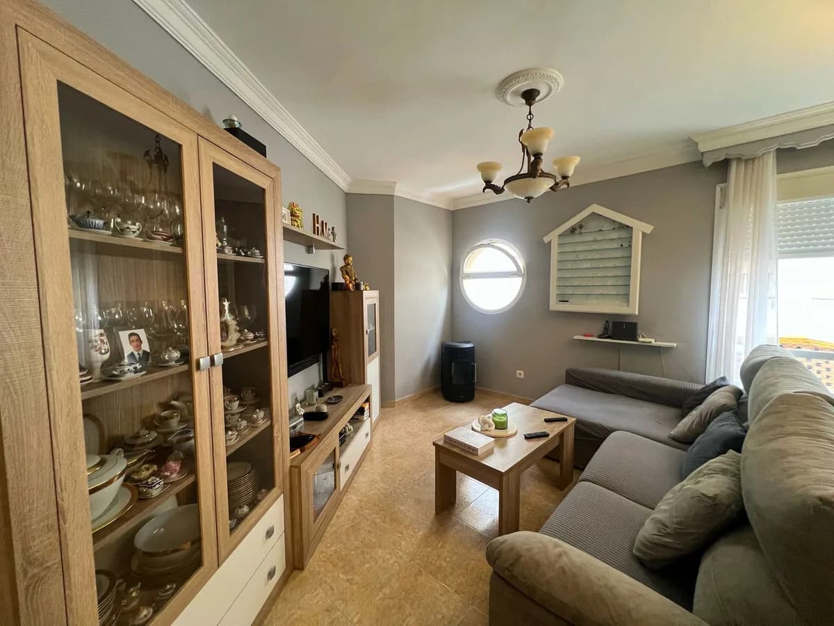2 Bedroom Middle Floor Apartment for Sale in Estepona, Málaga - Image 3