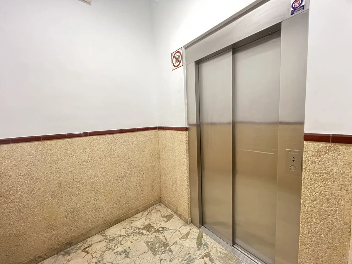 2 Bedroom Middle Floor Apartment for Sale in Estepona, Málaga - Image 4