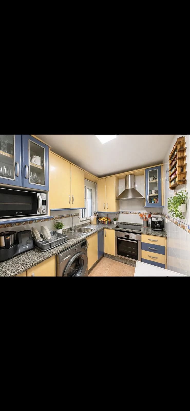 2 Bedroom Middle Floor Apartment for Sale in Estepona, Málaga - Image 8