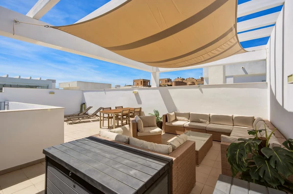 3 Bedroom Penthouse for Sale in Estepona, Málaga