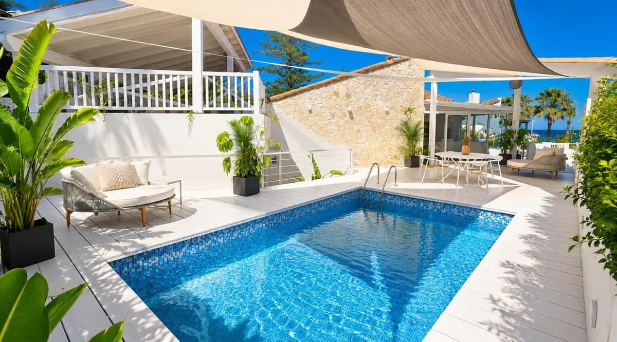 3 Bedroom Detached Villa for Sale in Estepona, Málaga