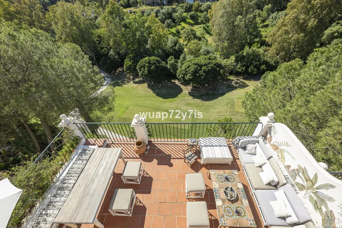 4 Bedroom Semi-Detached House for Sale in La Quinta, Málaga - Image 2