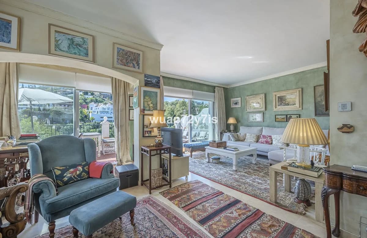 4 Bedroom Semi-Detached House for Sale in La Quinta, Málaga - Image 4