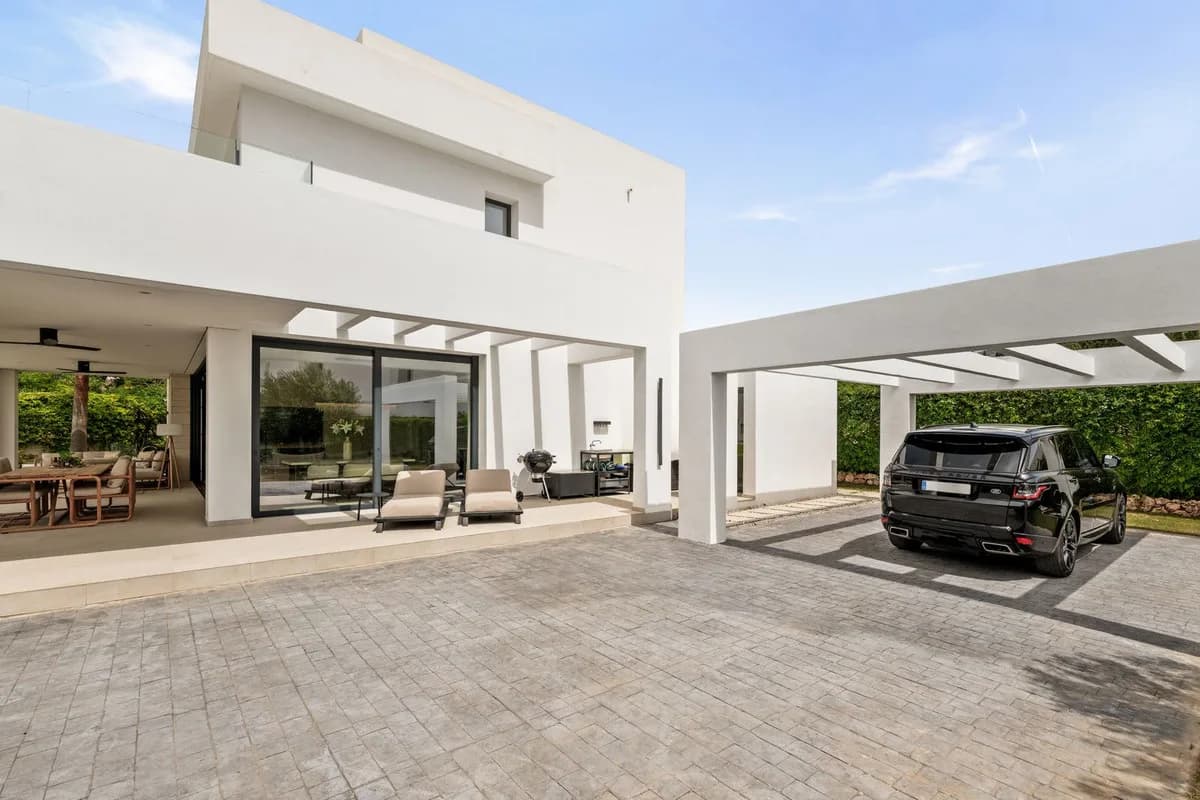 5 Bedroom Detached Villa for Sale in La Cala Golf, Málaga - Image 3