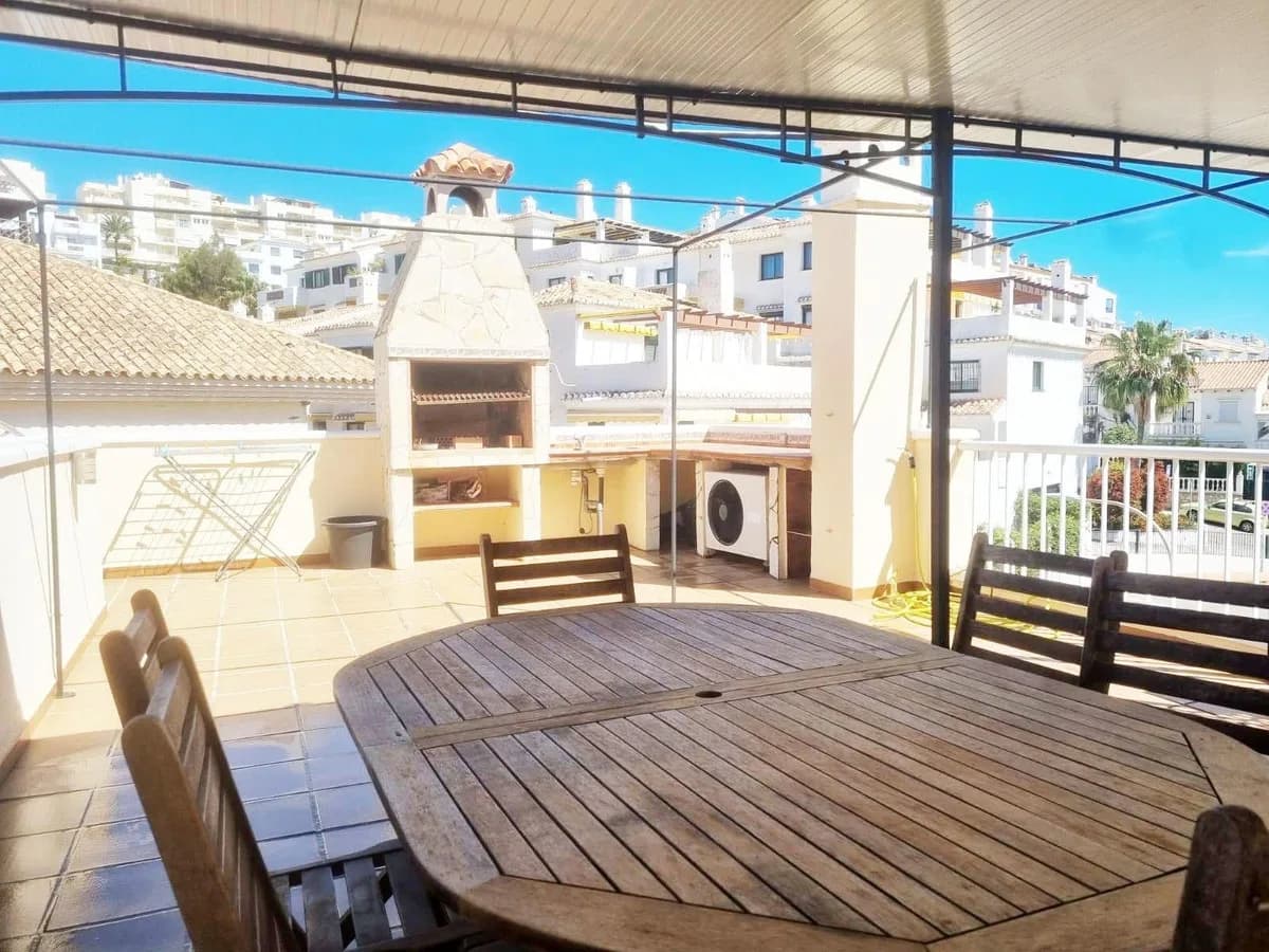 2 Bedroom Penthouse for Sale in Benalmadena Costa, Málaga - Image 2