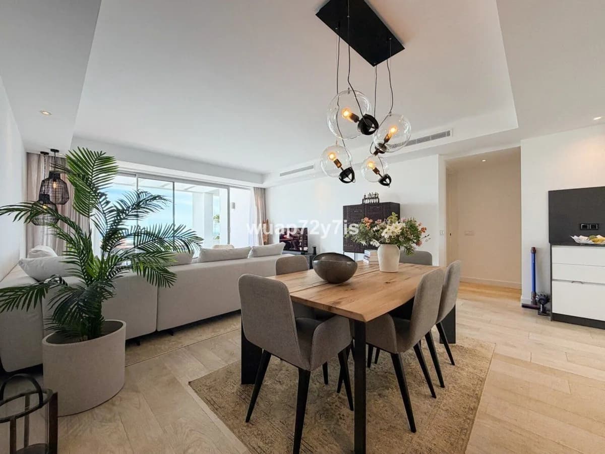 2 Bedroom Top Floor Apartment for Sale in Casares, Málaga - Image 3