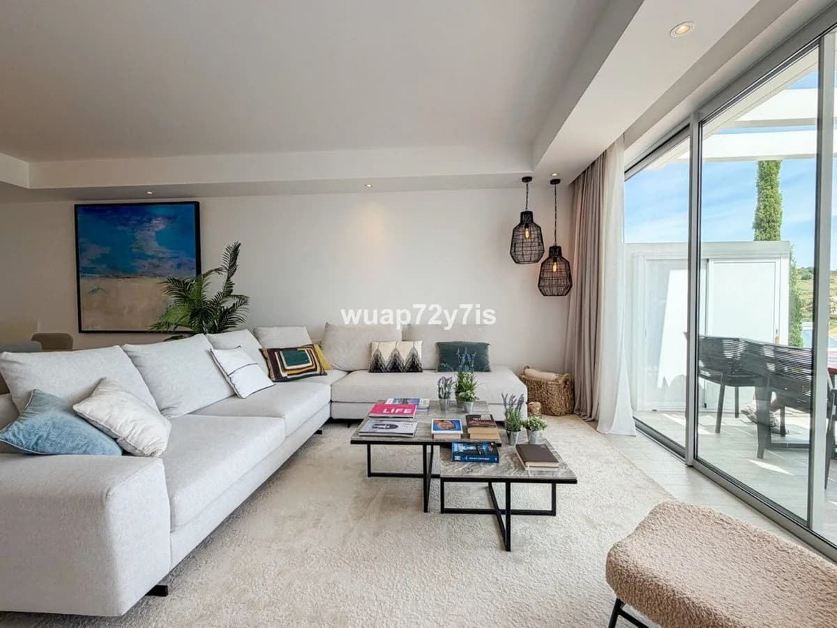 2 Bedroom Top Floor Apartment for Sale in Casares, Málaga - Image 9