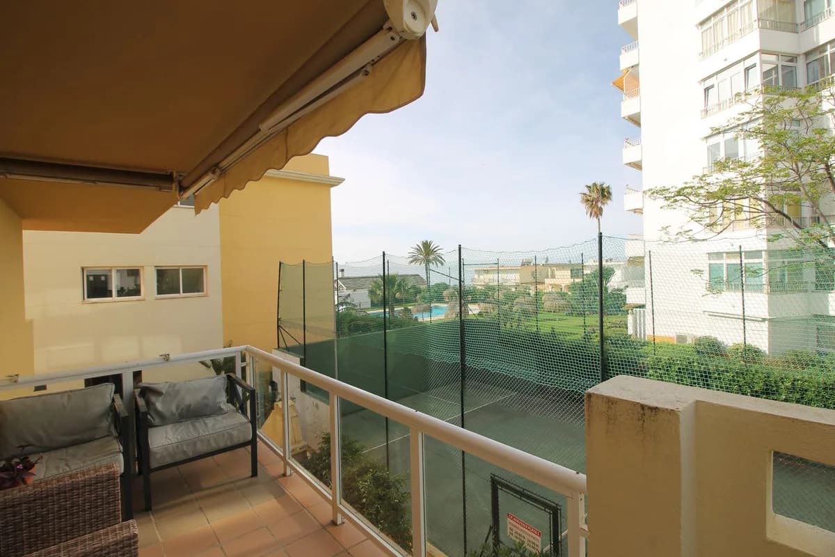 2 Bedroom Middle Floor Apartment for Sale in La Cala de Mijas, Málaga - Image 2