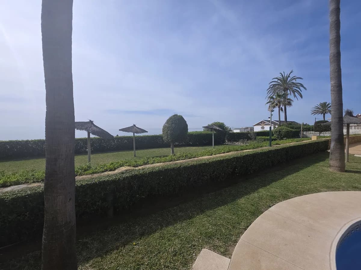 2 Bedroom Middle Floor Apartment for Sale in La Cala de Mijas, Málaga - Image 4