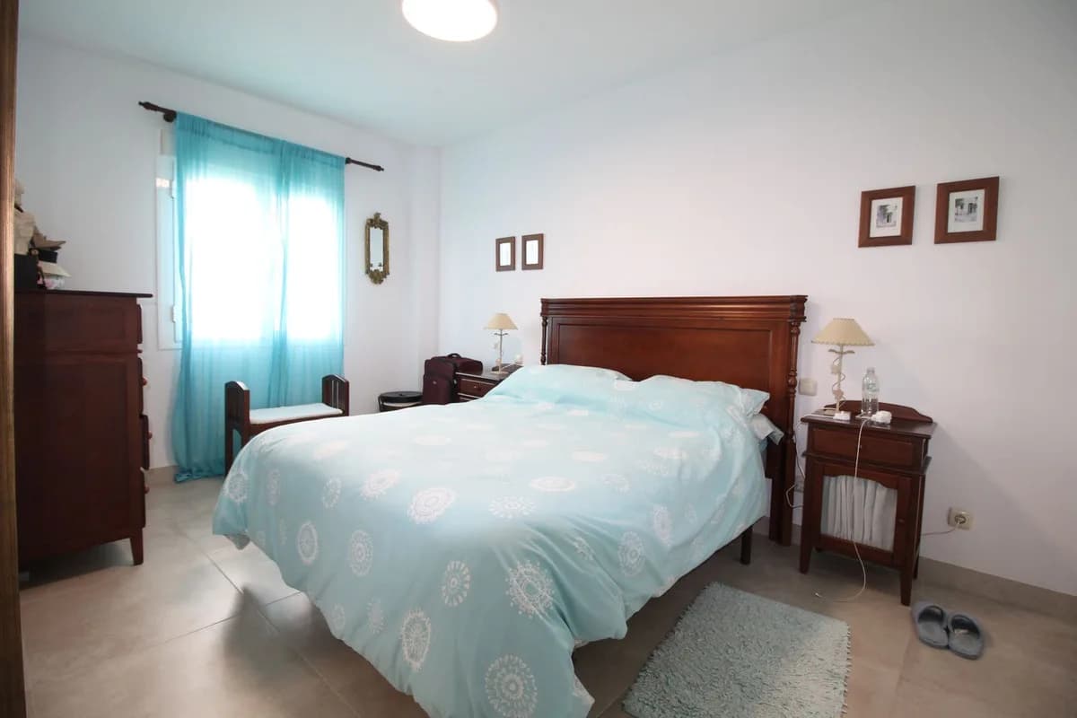 2 Bedroom Middle Floor Apartment for Sale in La Cala de Mijas, Málaga - Image 5