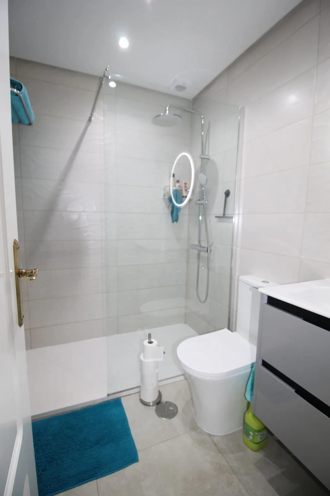2 Bedroom Middle Floor Apartment for Sale in La Cala de Mijas, Málaga - Image 7