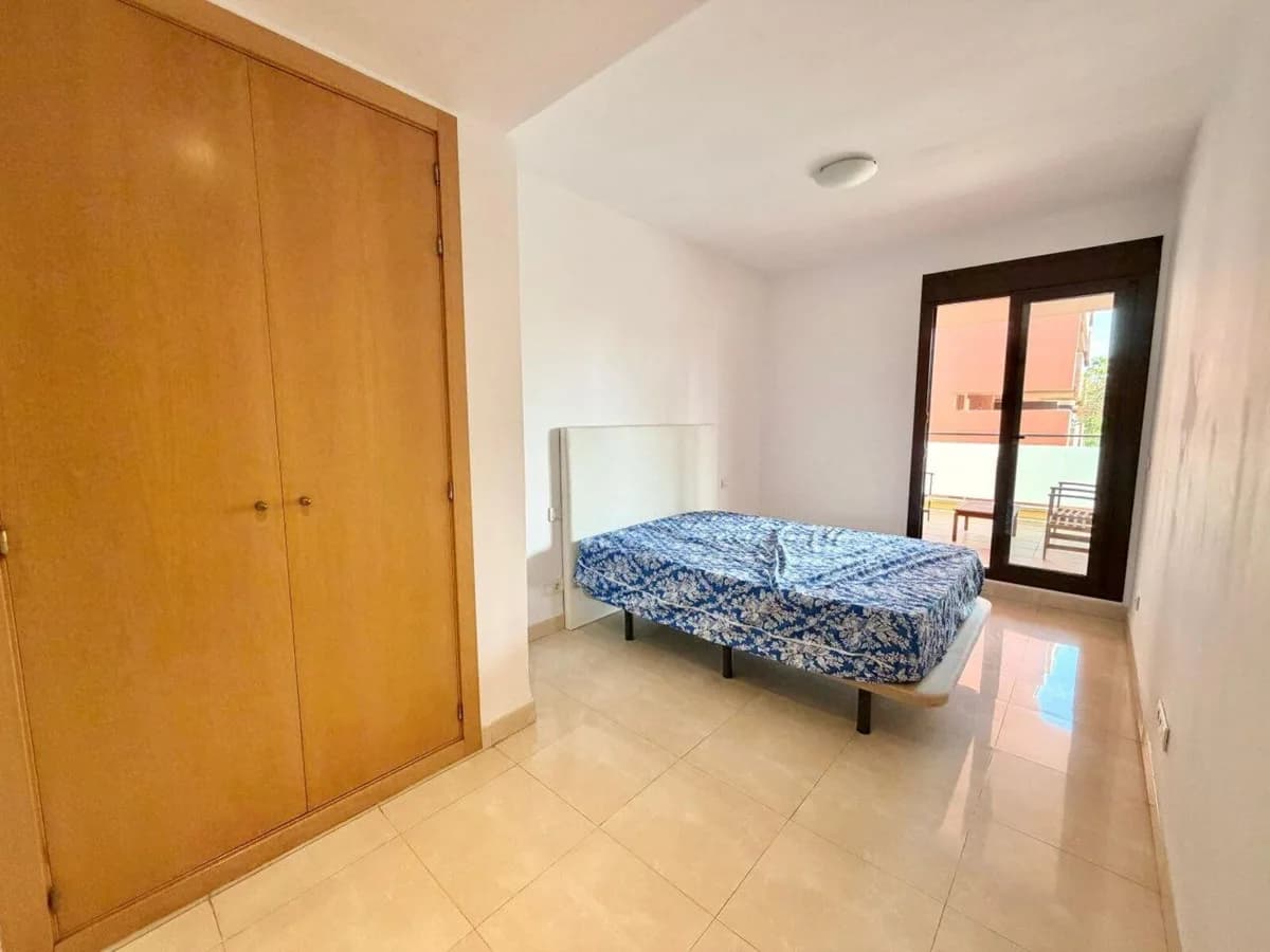 2 Bedroom Middle Floor Apartment for Sale in Estepona, Málaga - Image 5