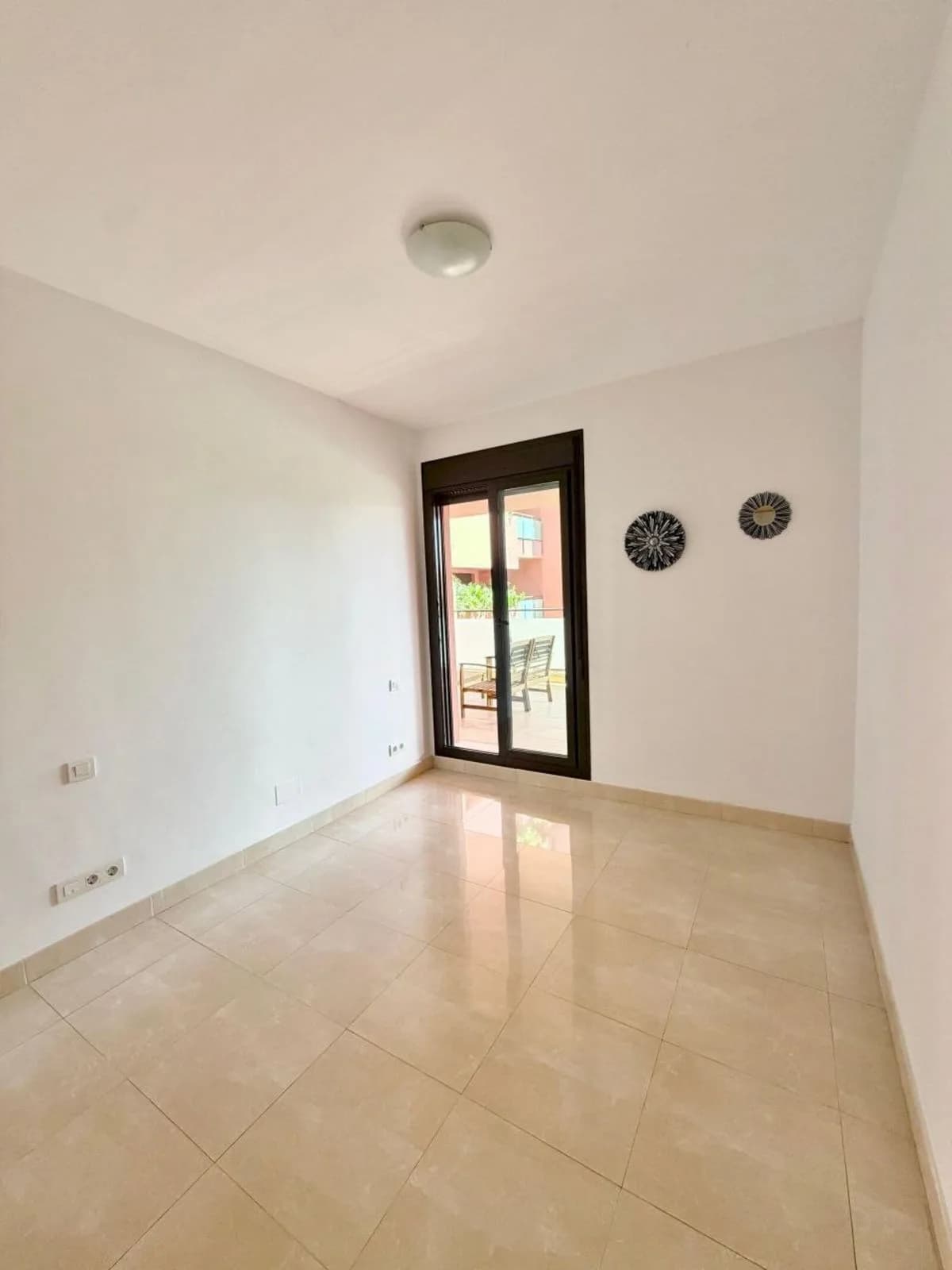 2 Bedroom Middle Floor Apartment for Sale in Estepona, Málaga - Image 9