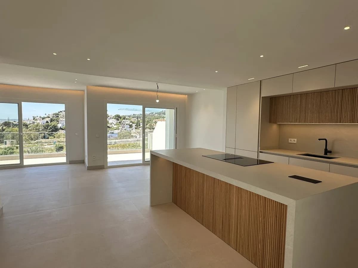 4 Bedroom Townhouse for Sale in Torrequebrada, Málaga - Image 7