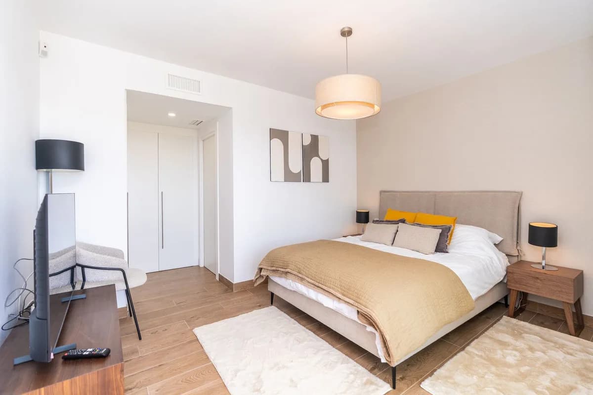 2 Bedroom Middle Floor Apartment for Sale in Estepona, Málaga - Image 9