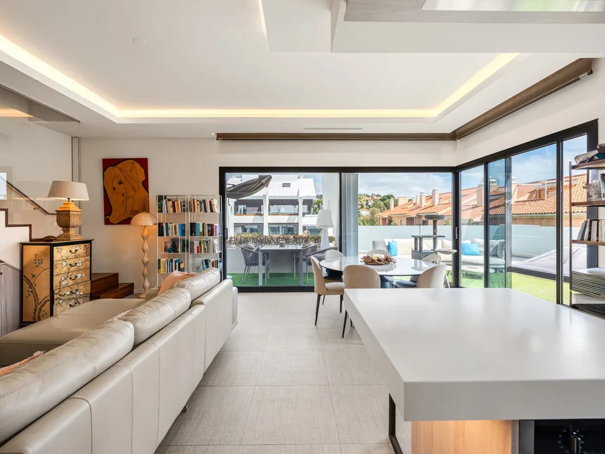 3 Bedroom Penthouse Duplex for Sale in Cabopino, Málaga - Image 7