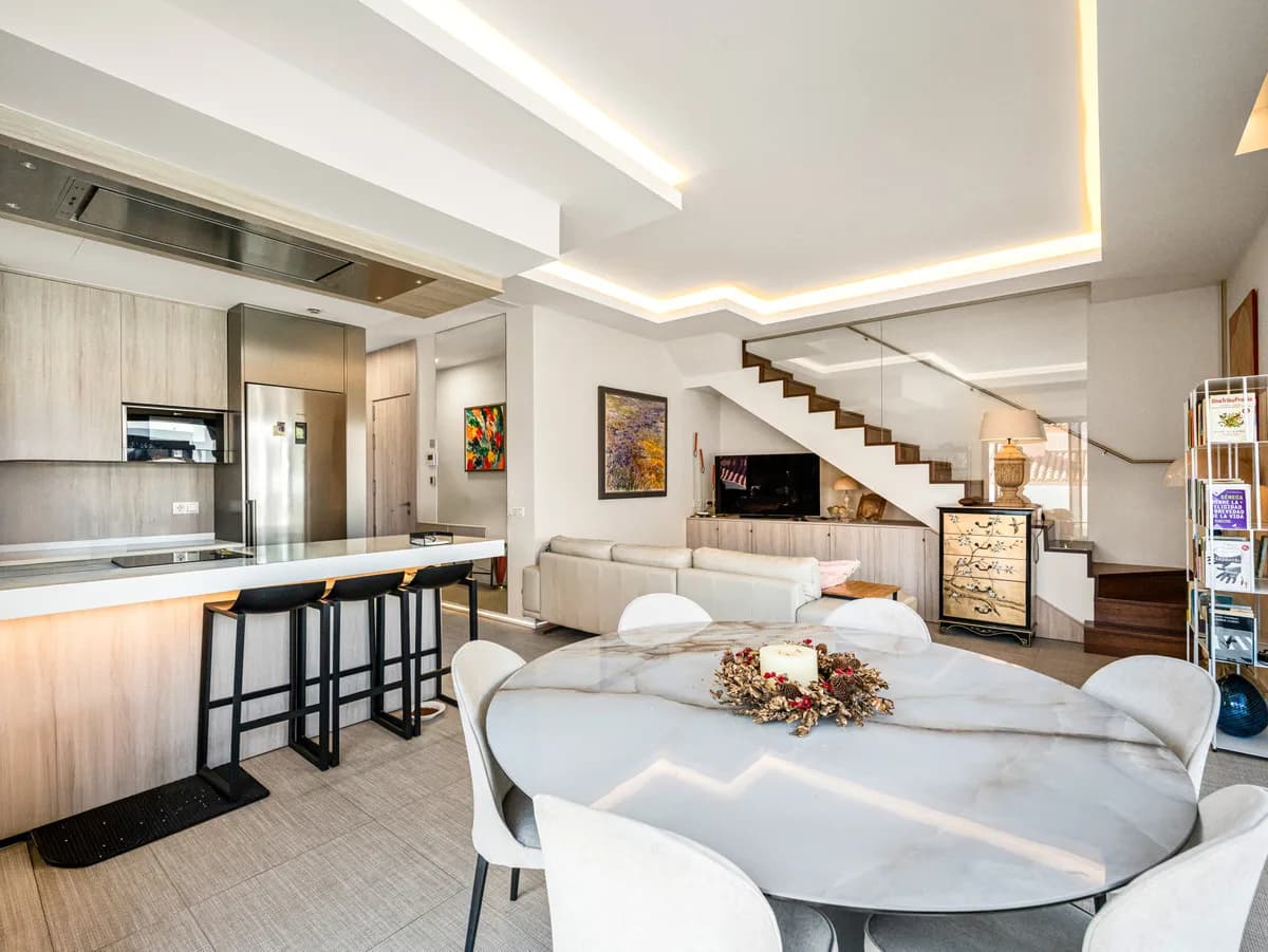 3 Bedroom Penthouse Duplex for Sale in Cabopino, Málaga - Image 9