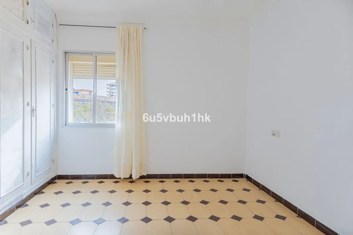 3 Bedroom Top Floor Apartment for Sale in Fuengirola, Málaga - Image 3