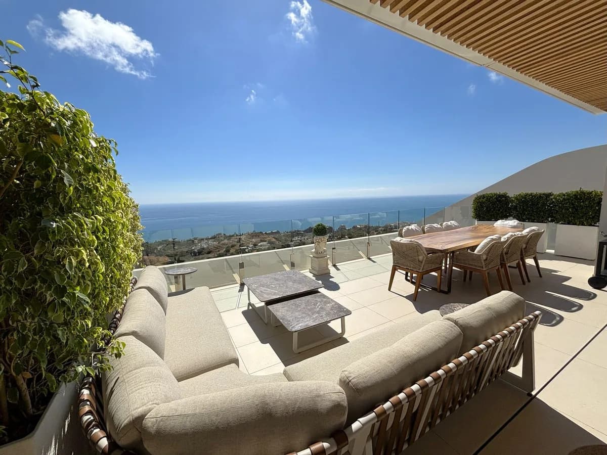 3 Bedroom Duplex for Sale in Benalmadena, Málaga - Image 9