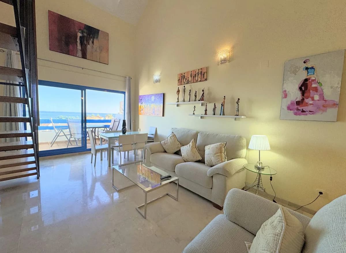 3 Bedroom Penthouse for Sale in La Duquesa, Málaga - Image 2