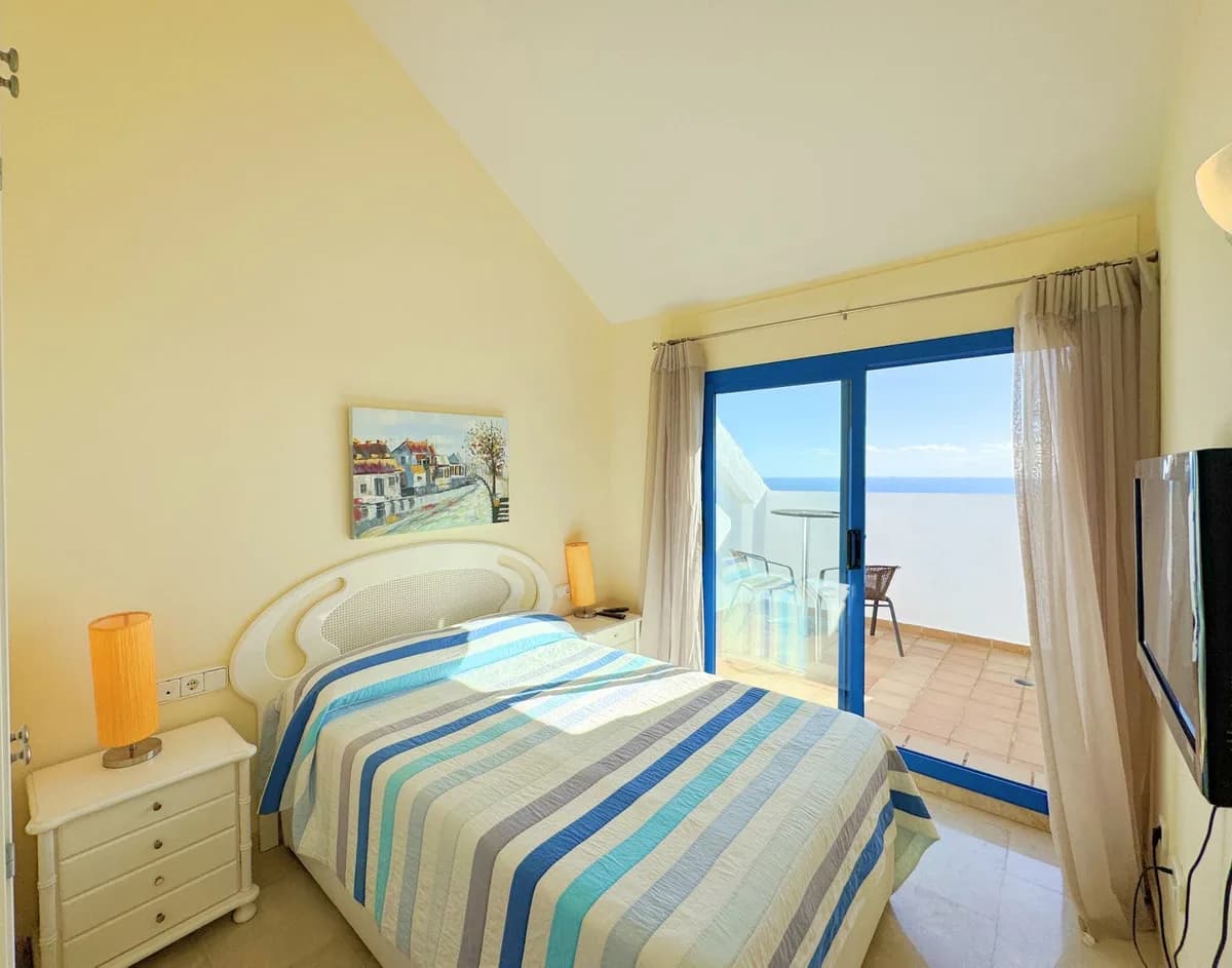3 Bedroom Penthouse for Sale in La Duquesa, Málaga - Image 3