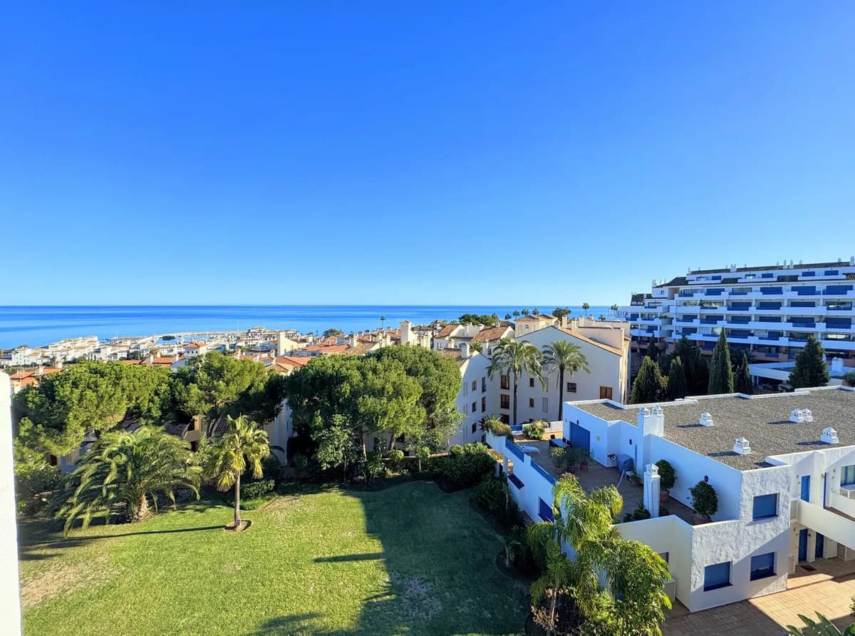 3 Bedroom Penthouse for Sale in La Duquesa, Málaga - Image 4