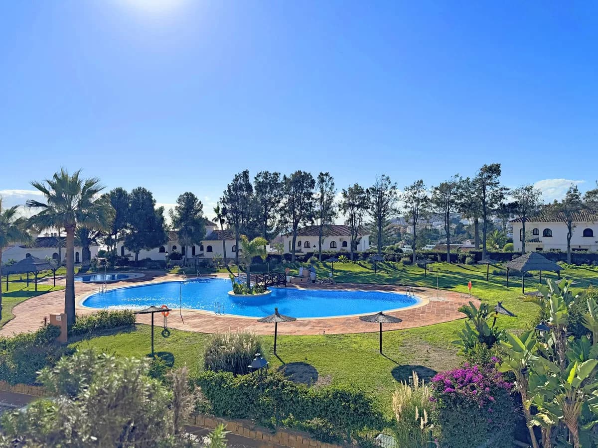 3 Bedroom Penthouse for Sale in La Duquesa, Málaga - Image 5
