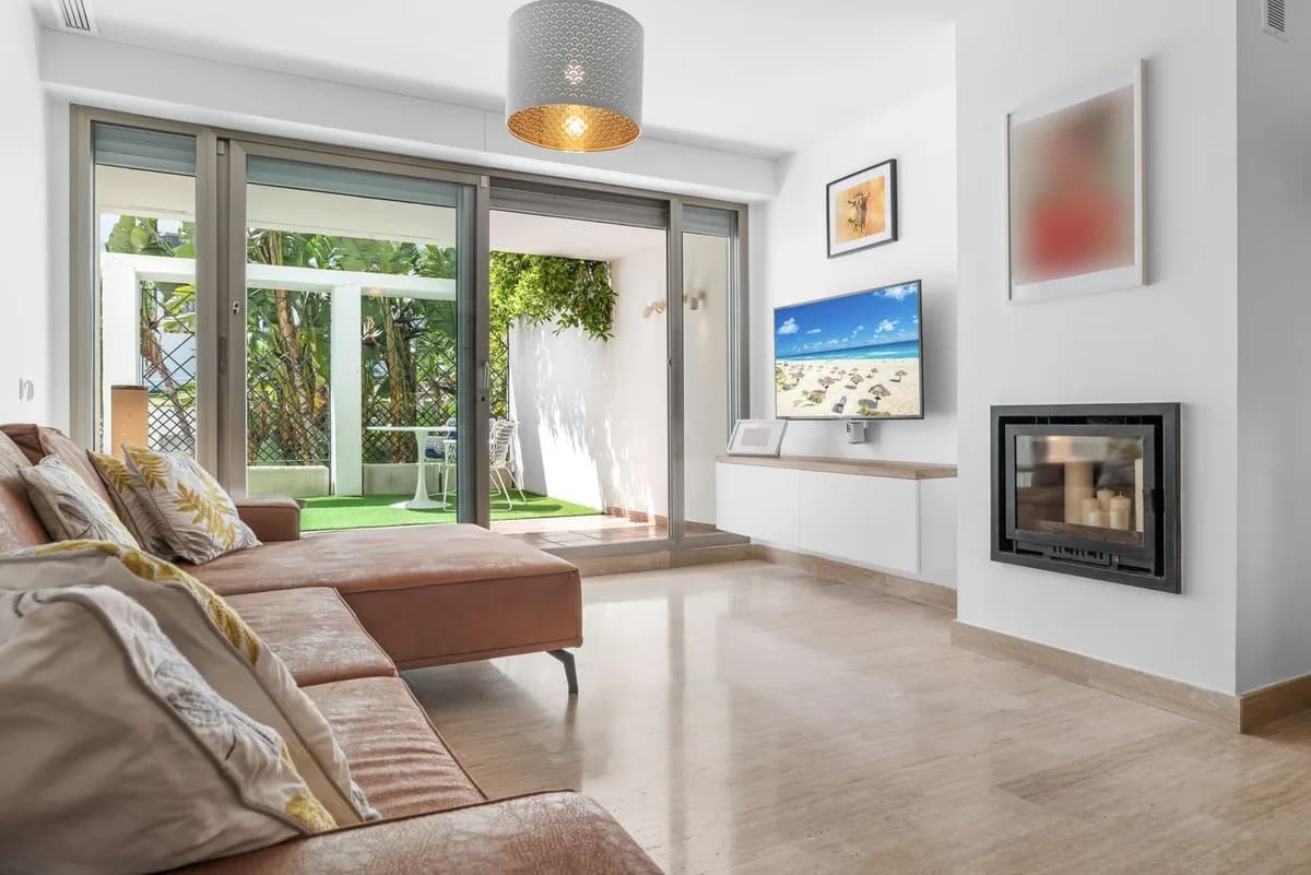 1 Bedroom Ground Floor Apartment for Sale in La Cala de Mijas, Málaga - Image 2