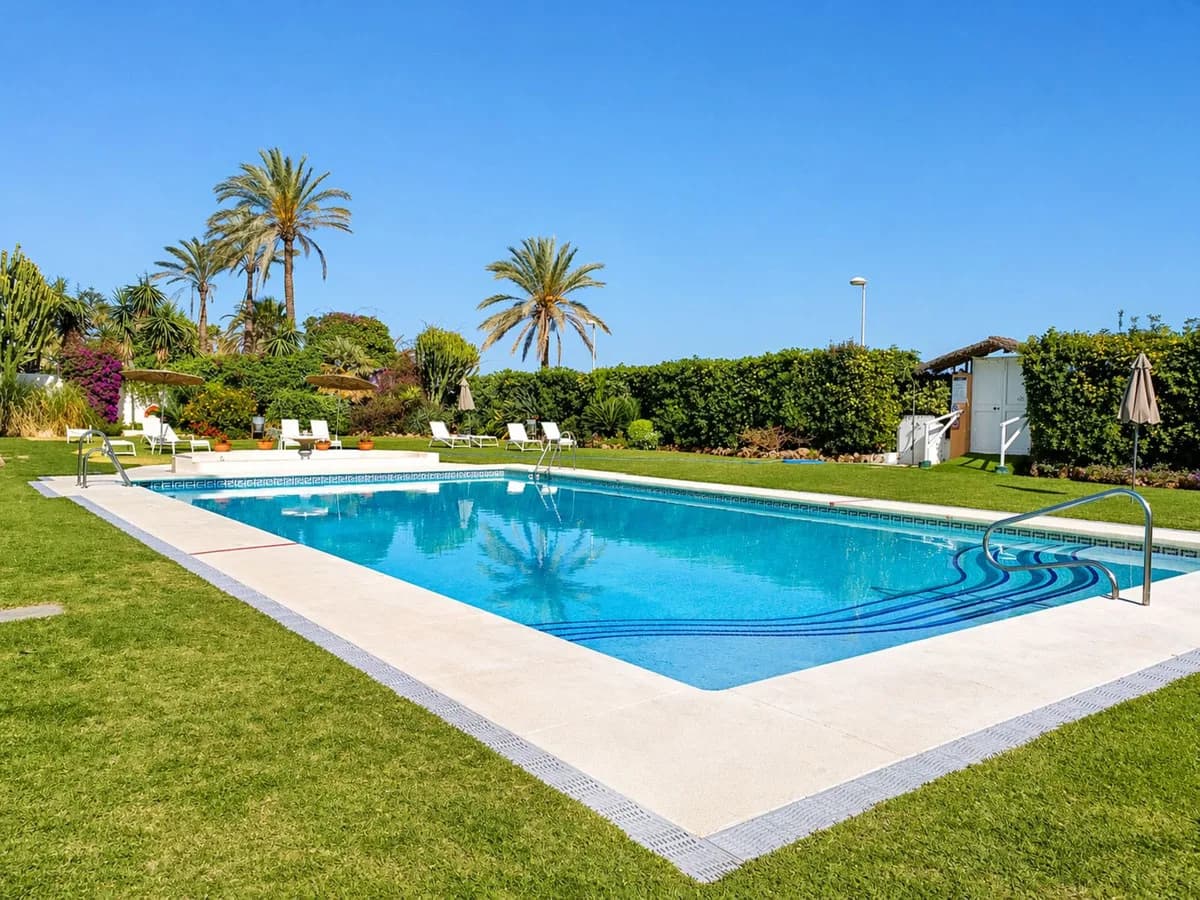 3 Bedroom Middle Floor Apartment for Sale in Marbella, Málaga - Image 6